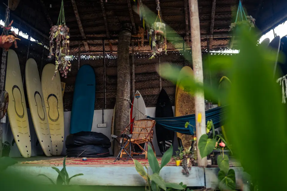 Board storage under the thatch