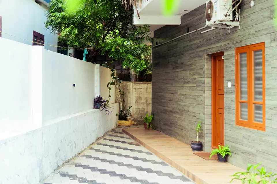 The walkway between the rooms